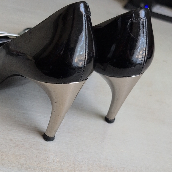Roger Vivier Black and Silver Women's Pumps - Picture 3 of 6